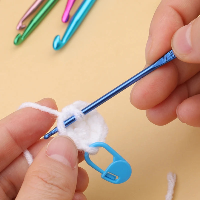 Crochet Kit for Beginners – Ergonomic Hook Set with Needles, Stitch Markers & Case