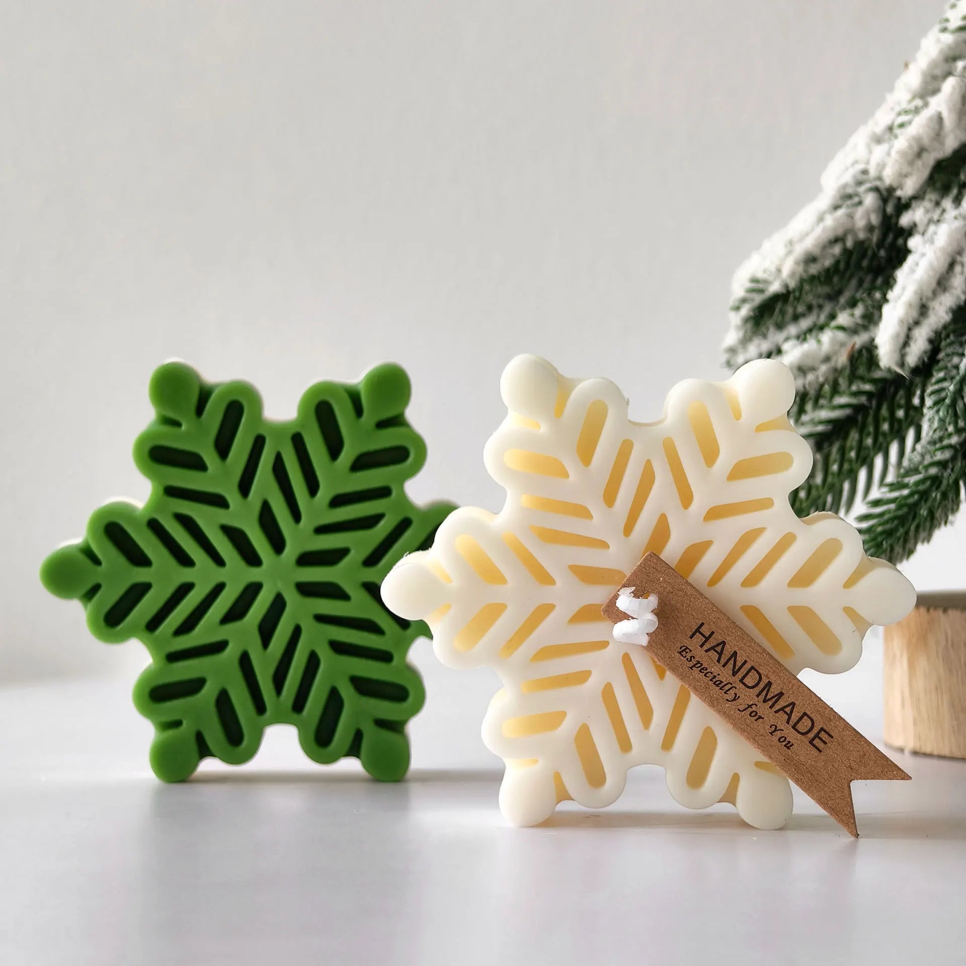 ❄️ Christmas Snowflake Pillar Candle Silicone Mold – DIY Candle, Soap & Chocolate Craft Mould